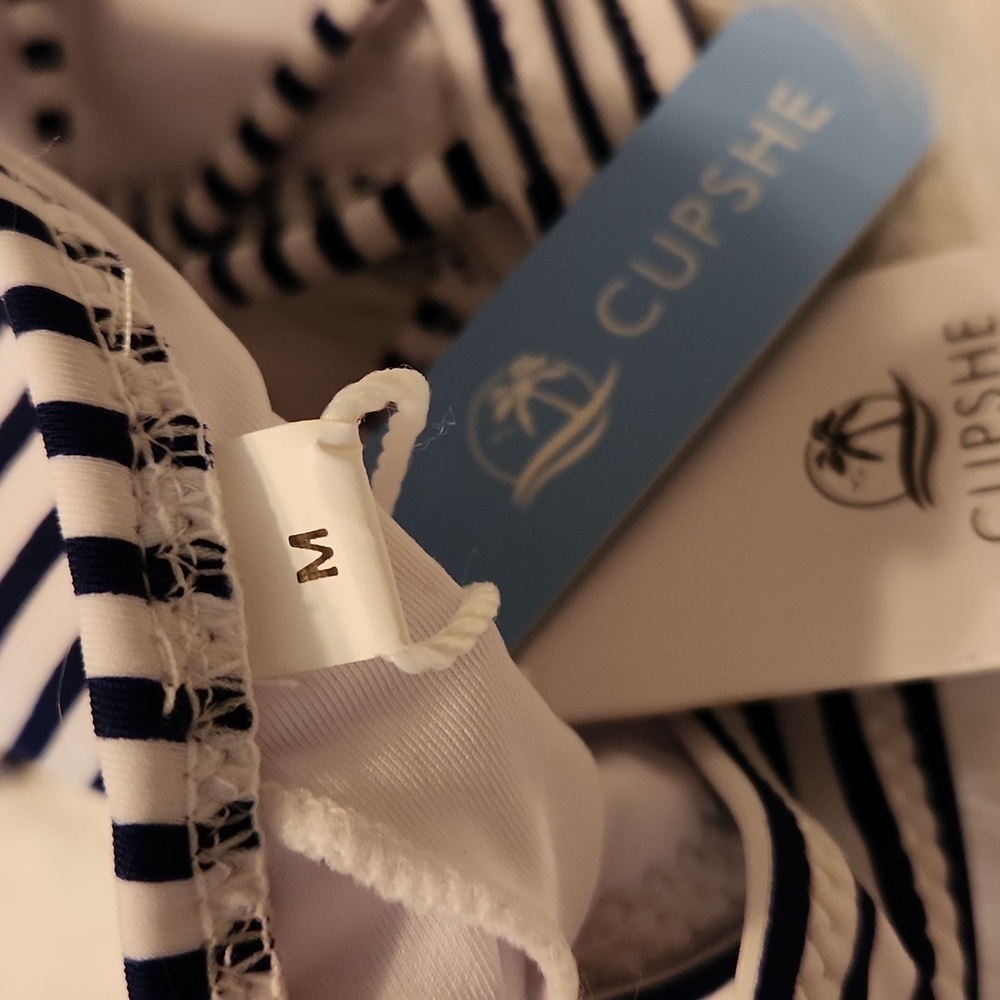 Cupshe Navy and White Horizontal Stripes Triangle Bikini Top Size M NWT - Picture 8 of 9